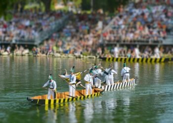 10 Different Ways to Experience the Water Jousting of France